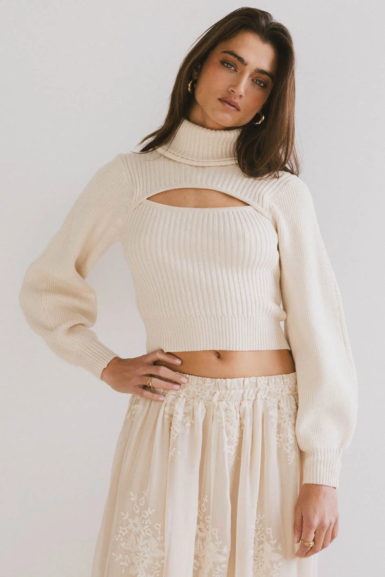 Front cut top in cream 