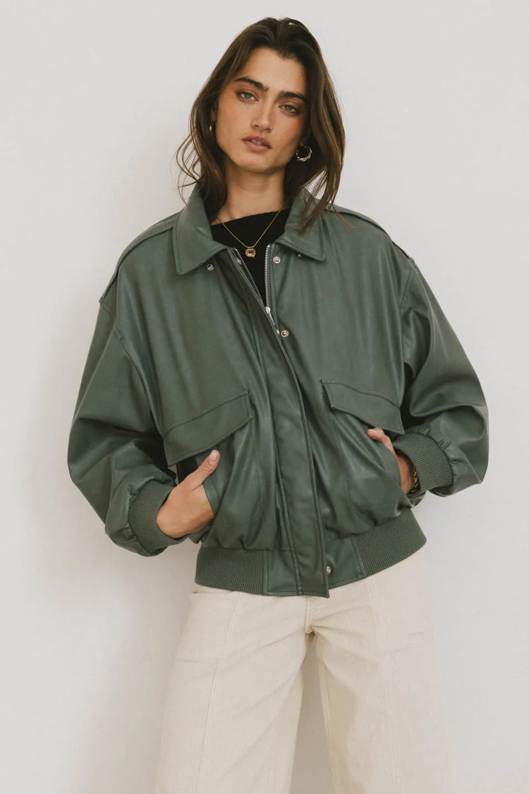 Two hand pockets jacket in olive 