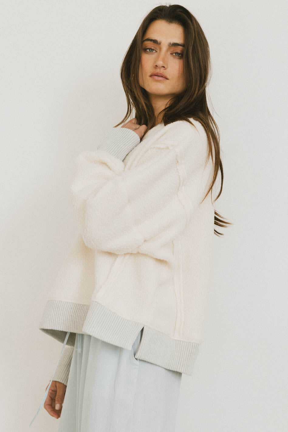 RIBBED DETAIL SHERPA SWEATER
