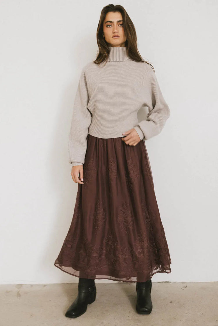 Elastic waist skirt in maroon 