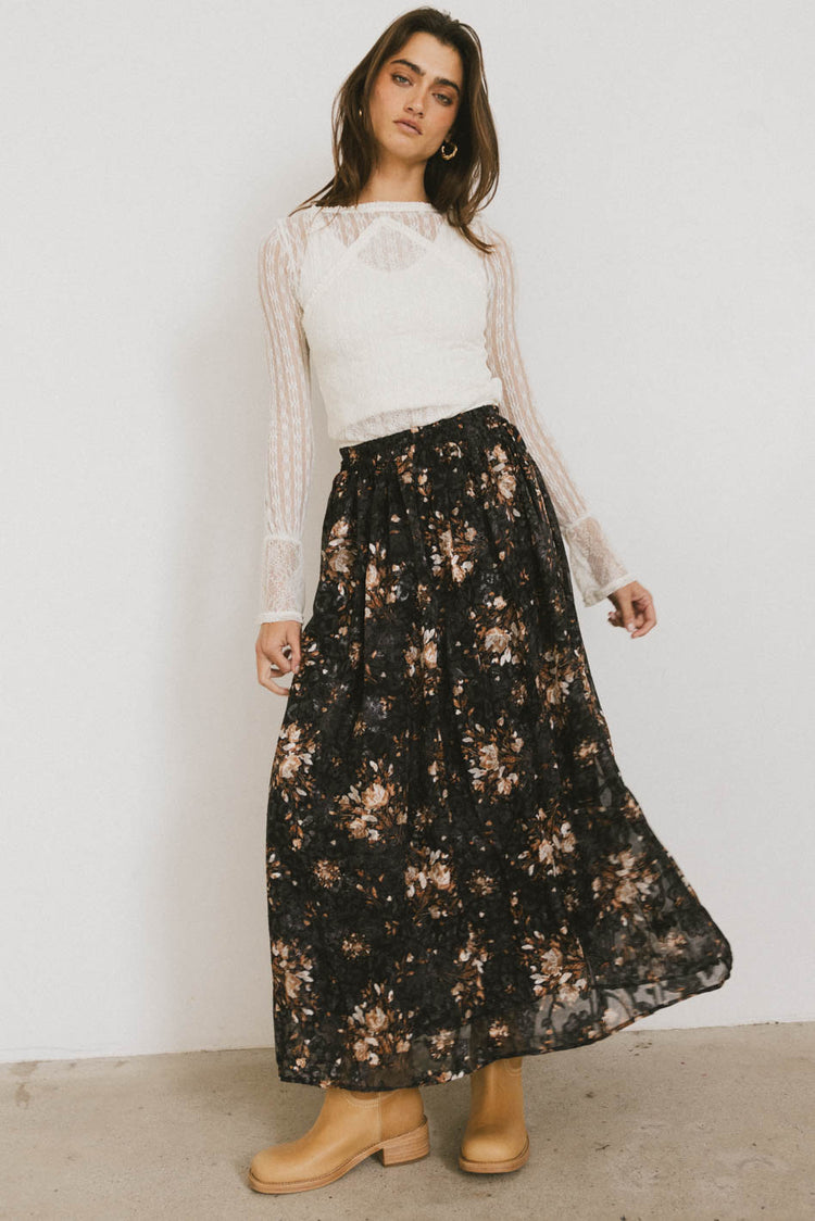 floral printed skirt in black 