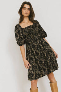 Square neck dress in black 