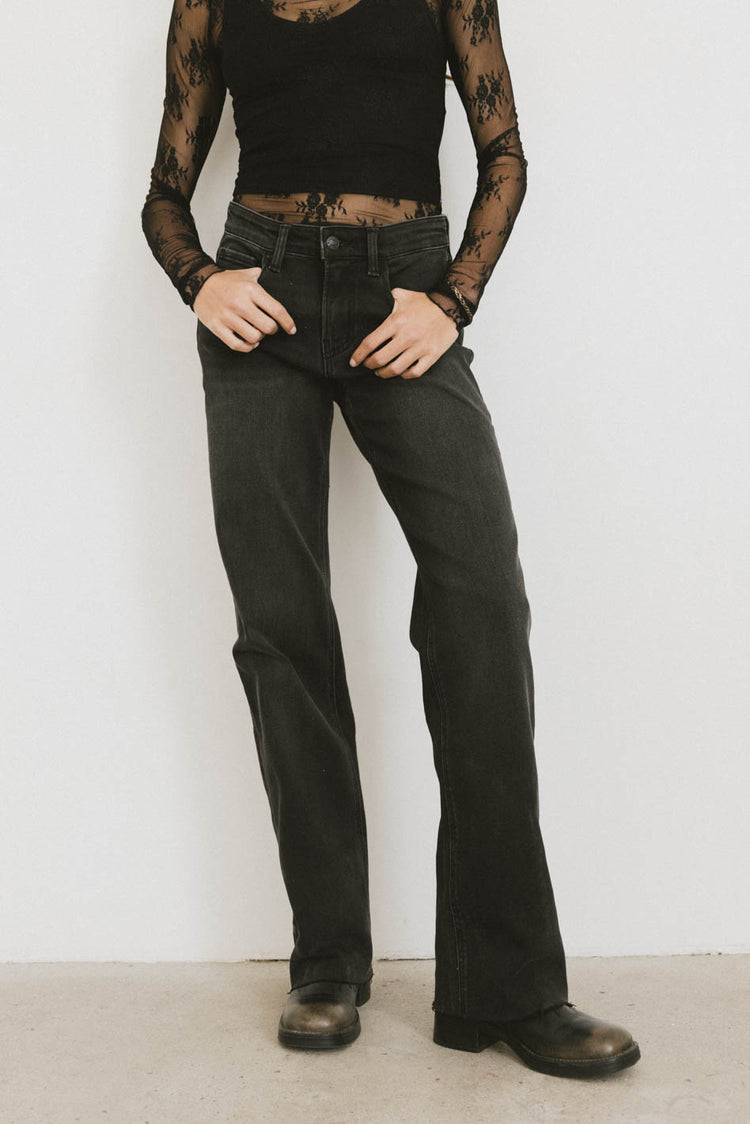 WASHED STRAIGHT LEG DENIM JEANS IN BLACK