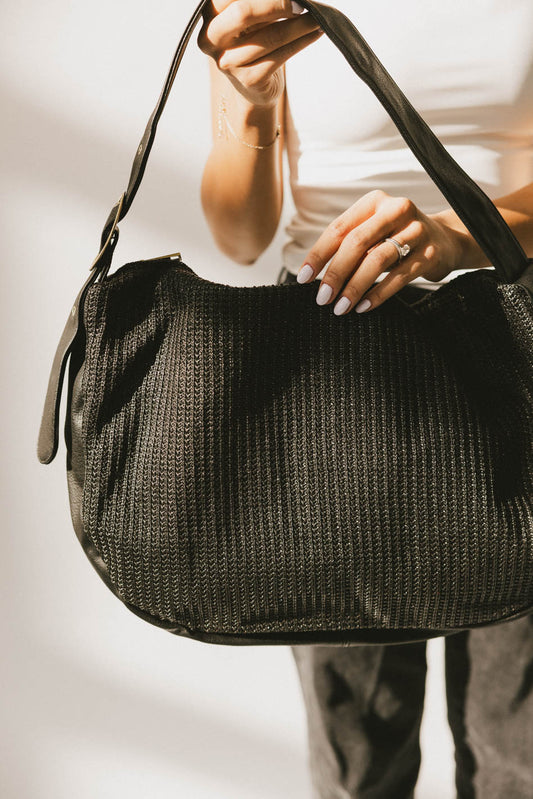 WOVEN BAG WITH STRAW DETAIL IN BLACK