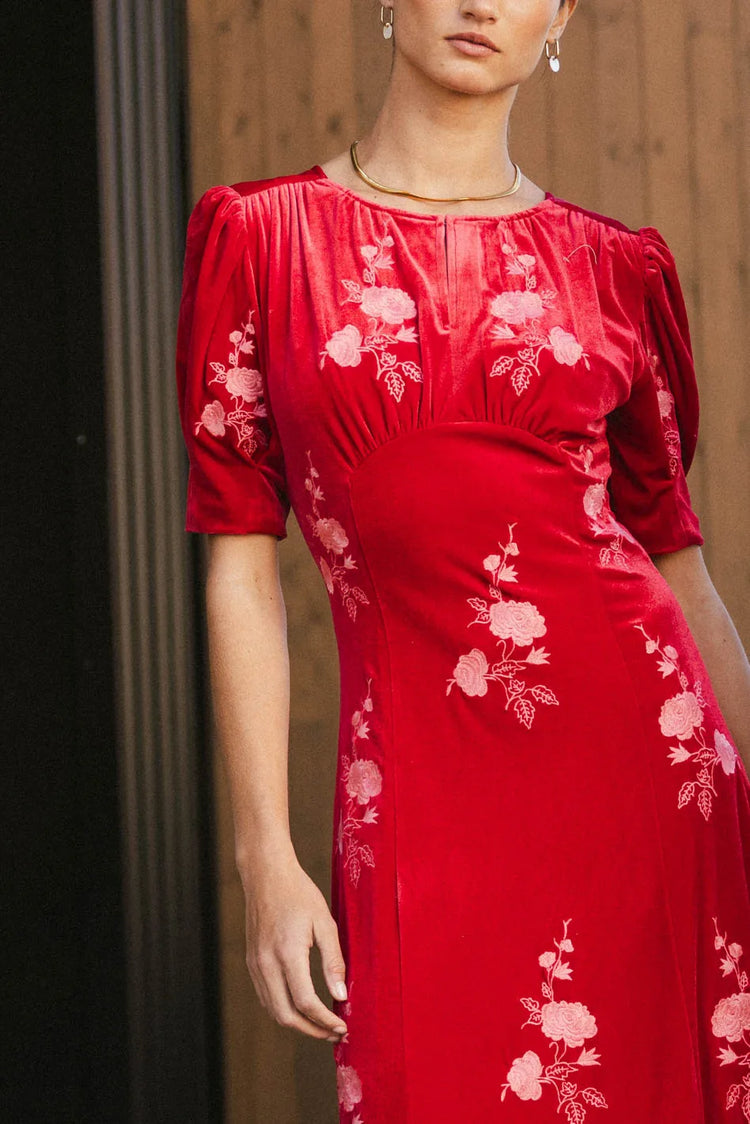 Round neck dress in red