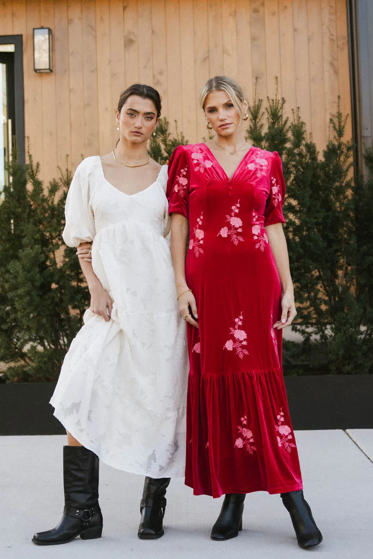 Embroidered detailed velvet red dress 