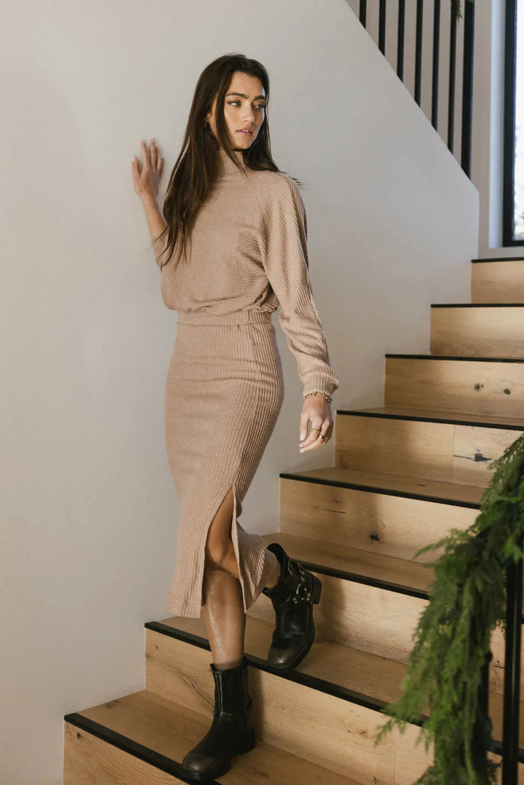 Long sleeves dress in camel 