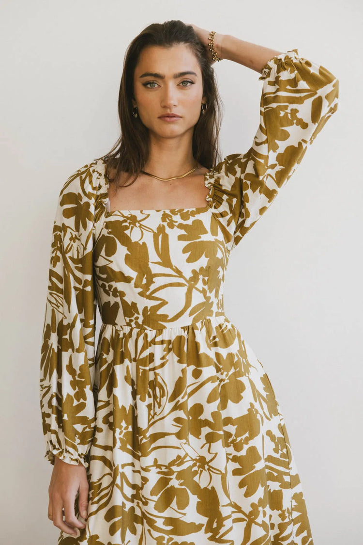 Square neck dress in mustard 