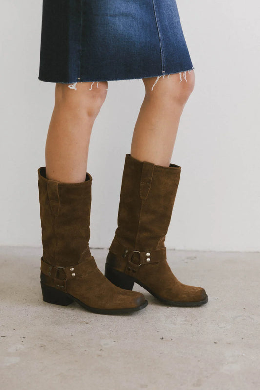 Suede brown boots 