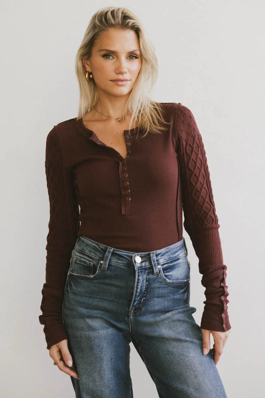 Cable knit top in brown 