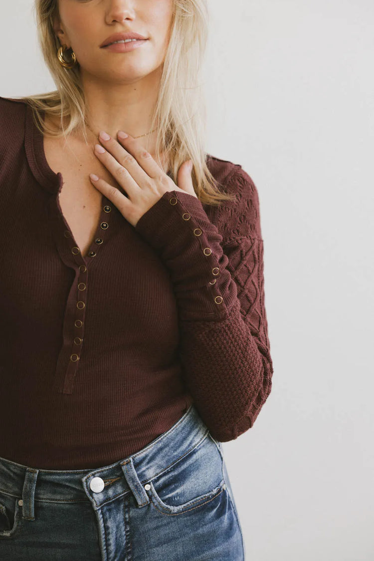 Button cuff details top in brown 