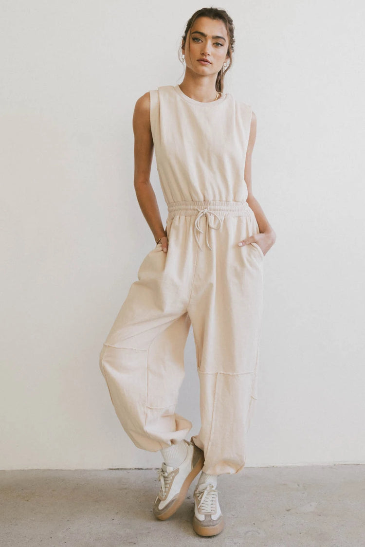 Two  hand pockets jumpsuit in cream 