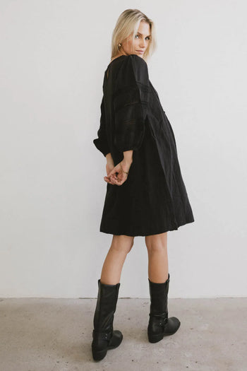 Plain color dress in black 