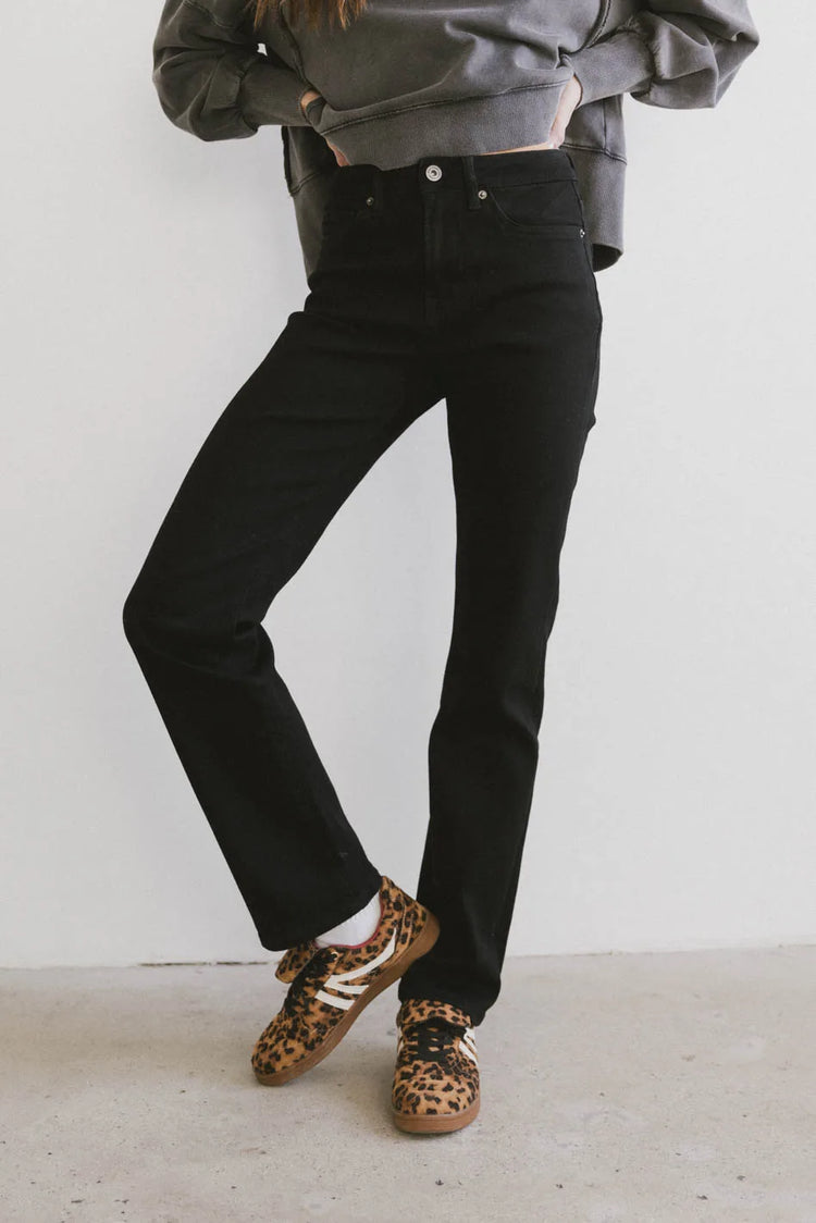 Stretchy denim pants in black 