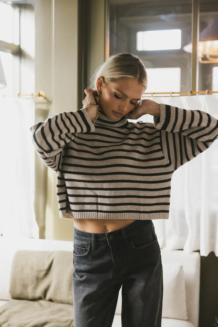 Striped turtle neck in black 