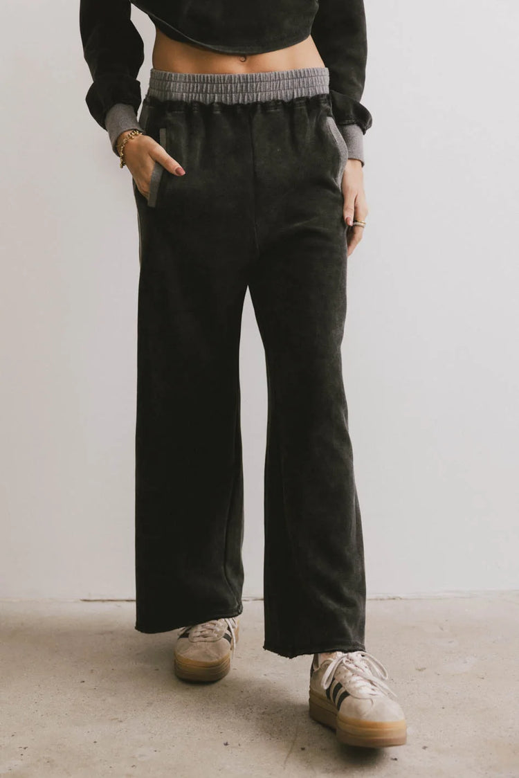 Elastic waist pants in black 