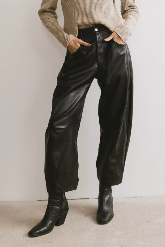 Two hand pockets leather barrel pants 