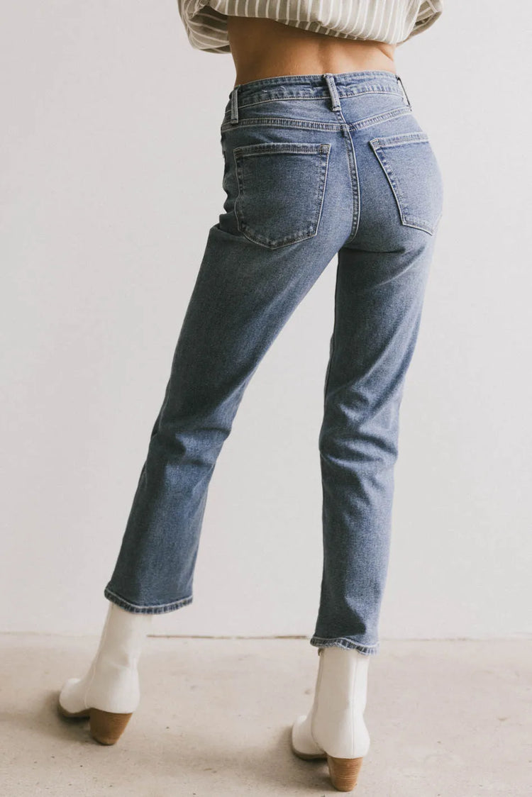 Two back pockets denim in medium wash 