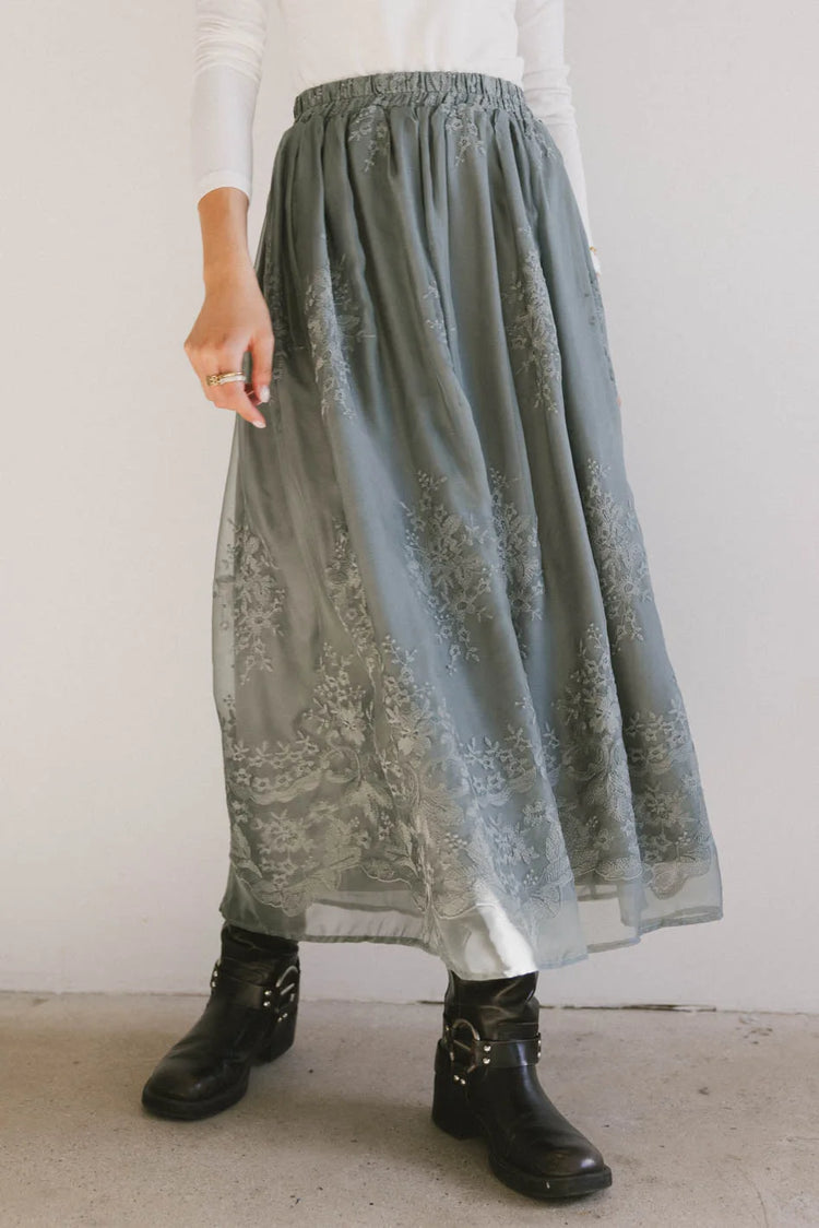 Elastic waist skirt in sage 