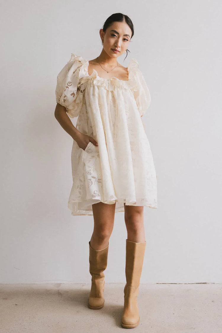 Two hand pockets dress in ivory 