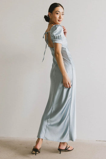 Short sleeves dress in light blue 