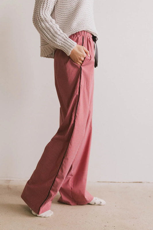 Elastic waist pants in red 