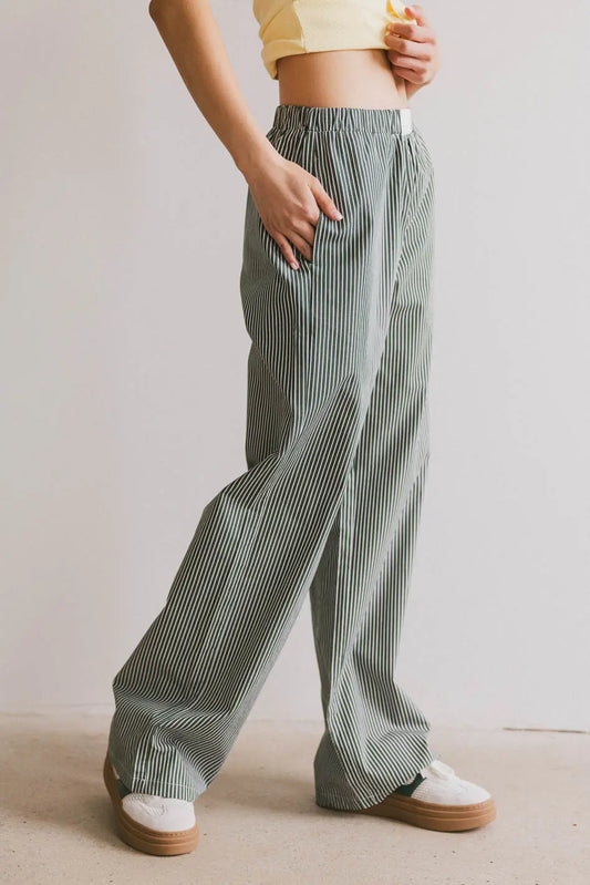 Two hand pockets striped pants in green 