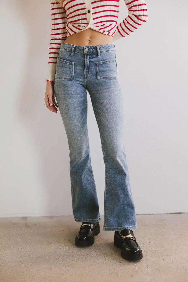 Two hand pockets denim in medium wash 