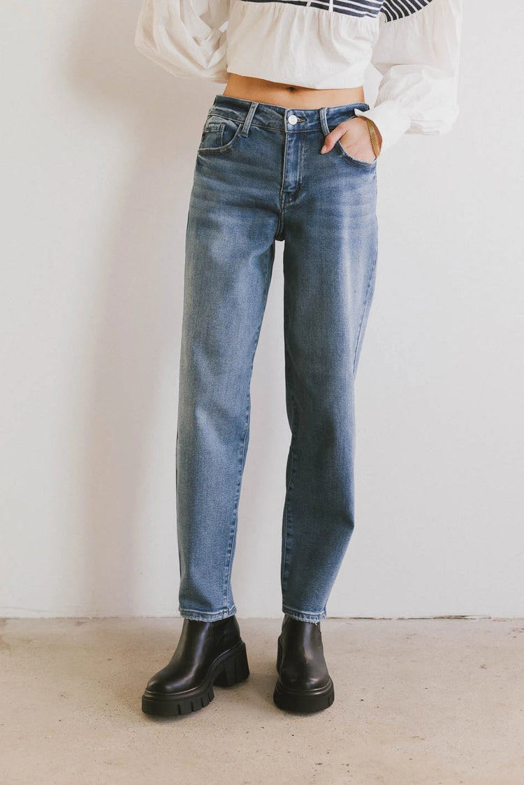 Two hand pockets denim in medium wash 