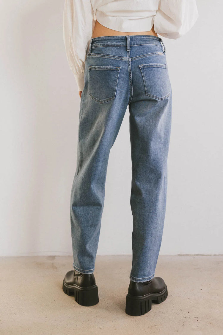 Two back pockets denim in medium wash 