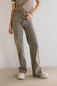 Flare jeans in leopard print 