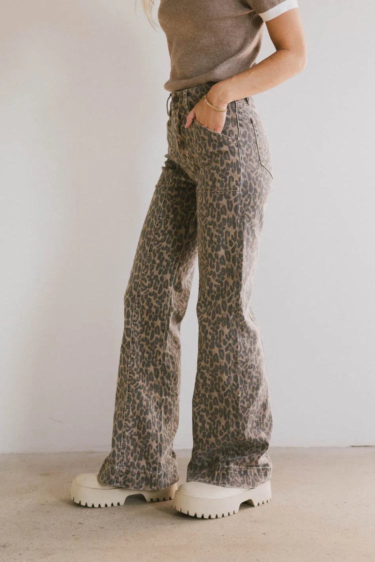 Two hand pockets denim jeans in leopard print 