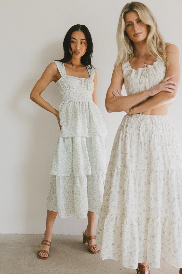 Sleeveless dress in cream 