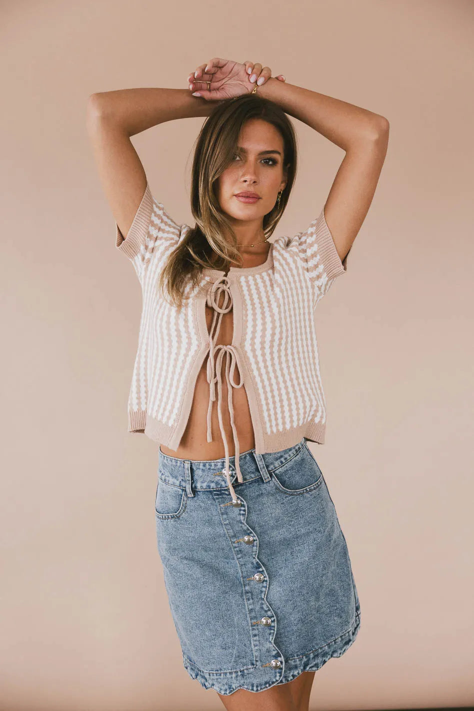 Front ties top in taupe 