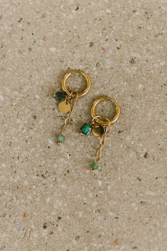 Emerald color pendants earring 