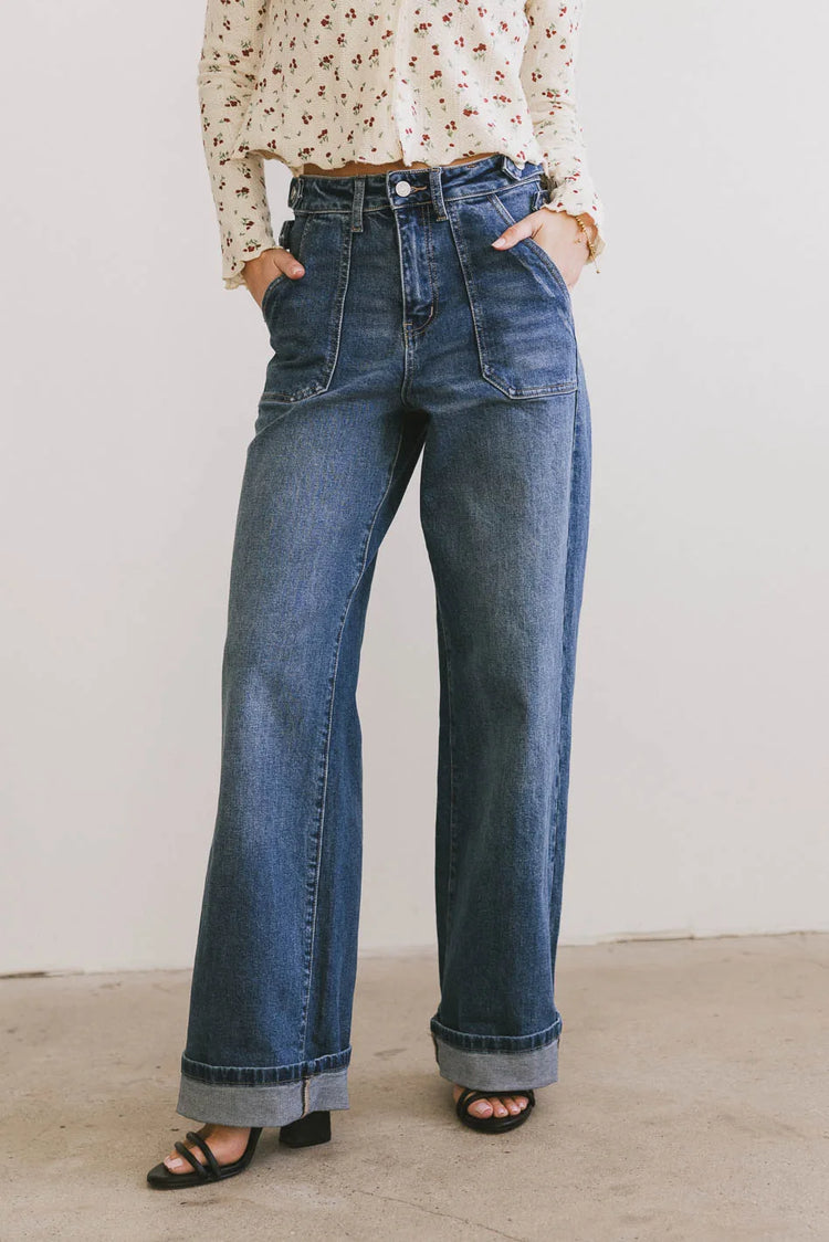 Two hand pockets denim in medium wash 