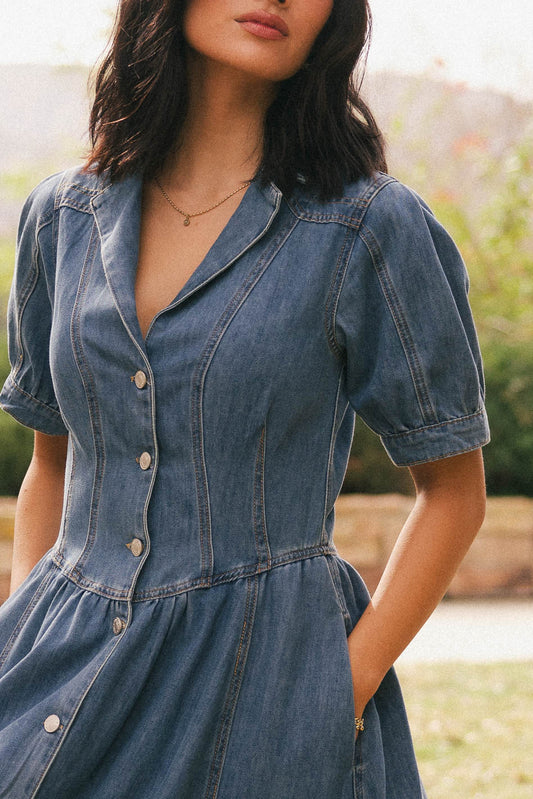 Short sleeves denim dress in medium wash 