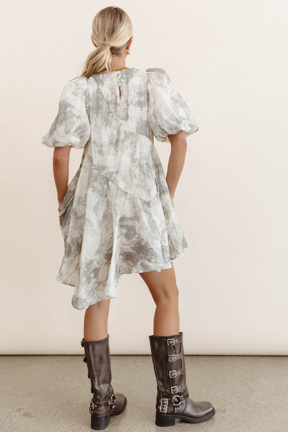 Plain color dress in black 