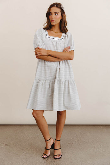 Square neck dress in white 