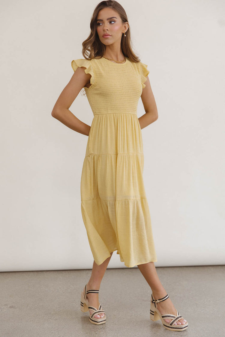 Round neck dress in yellow 