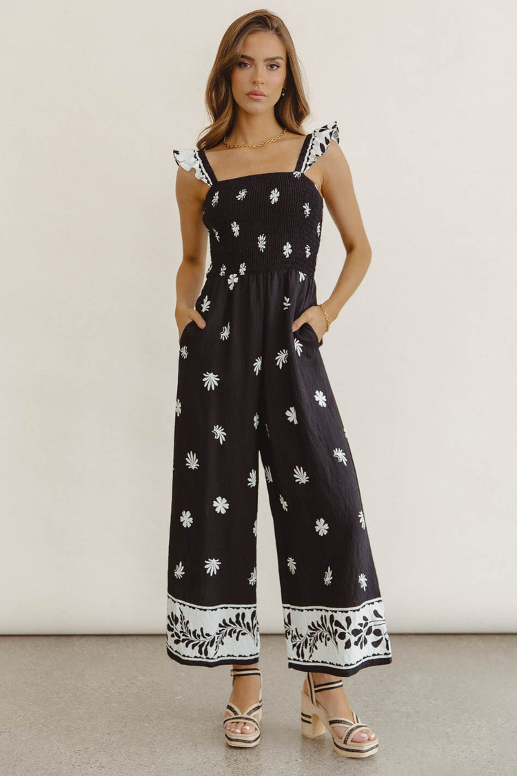 Two hand pockets jumpsuit in black 