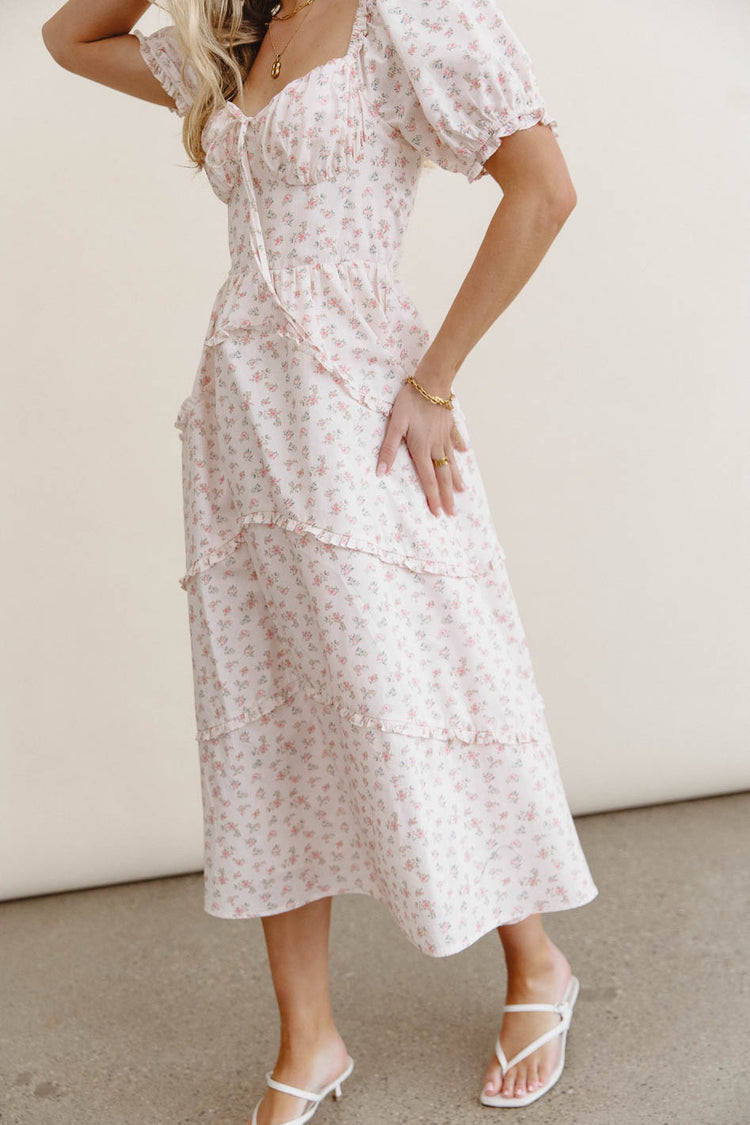 sweetheart neckline on floral midi drerss