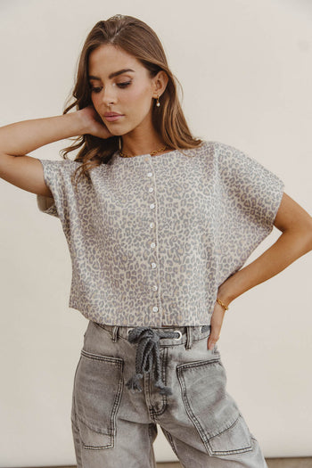 Round neck top in leopard print 