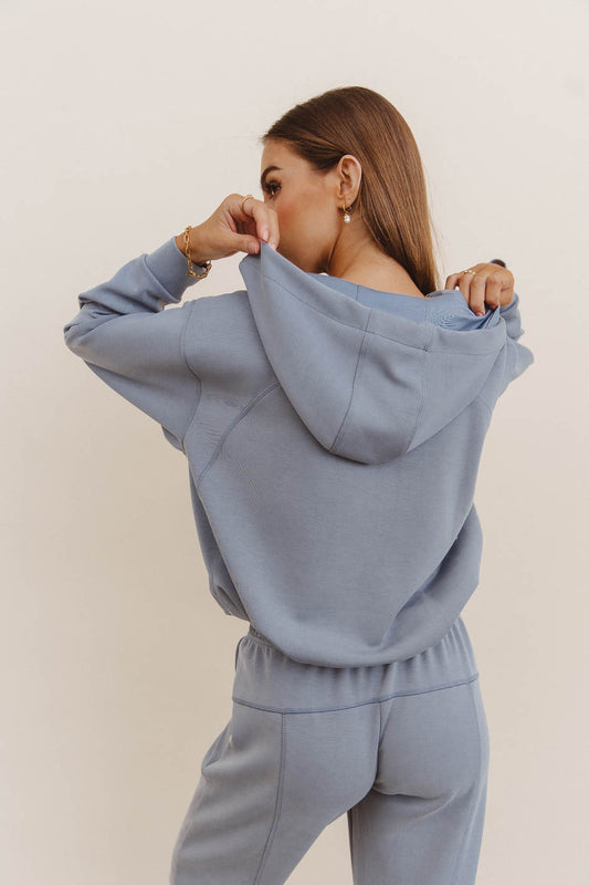 Plain color hoodie in blue 