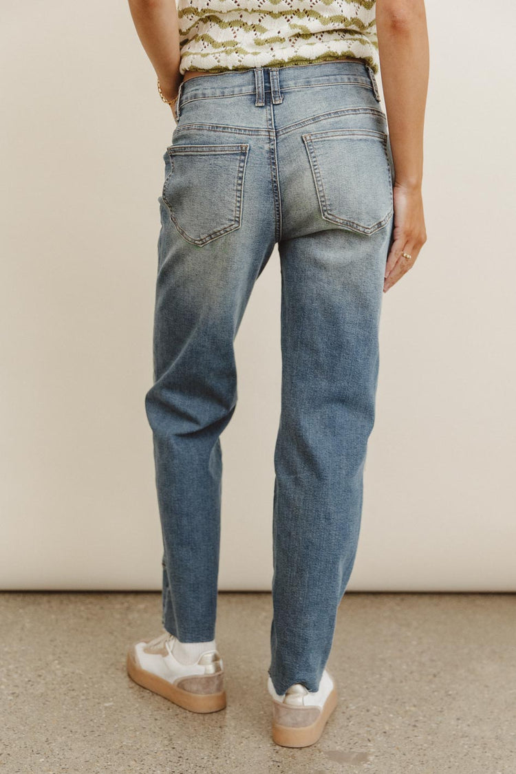 Two back pockets denim in medium wash 