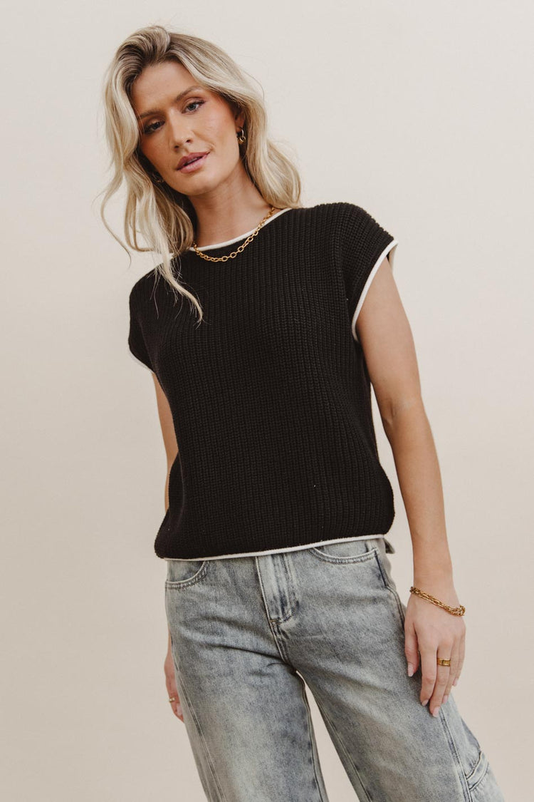 Short sleeves top in black 