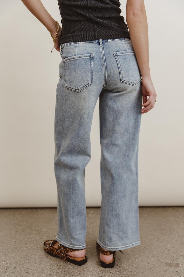 Two back pockets denim in medium wash 