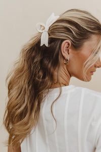 Hair clip in white 