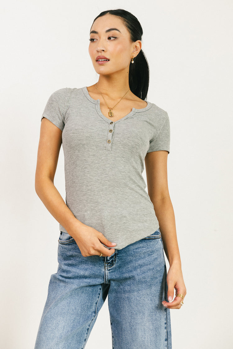 basic gray tee 