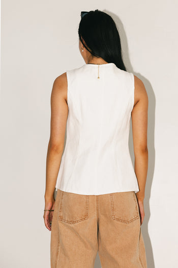 round neckline fitted vest